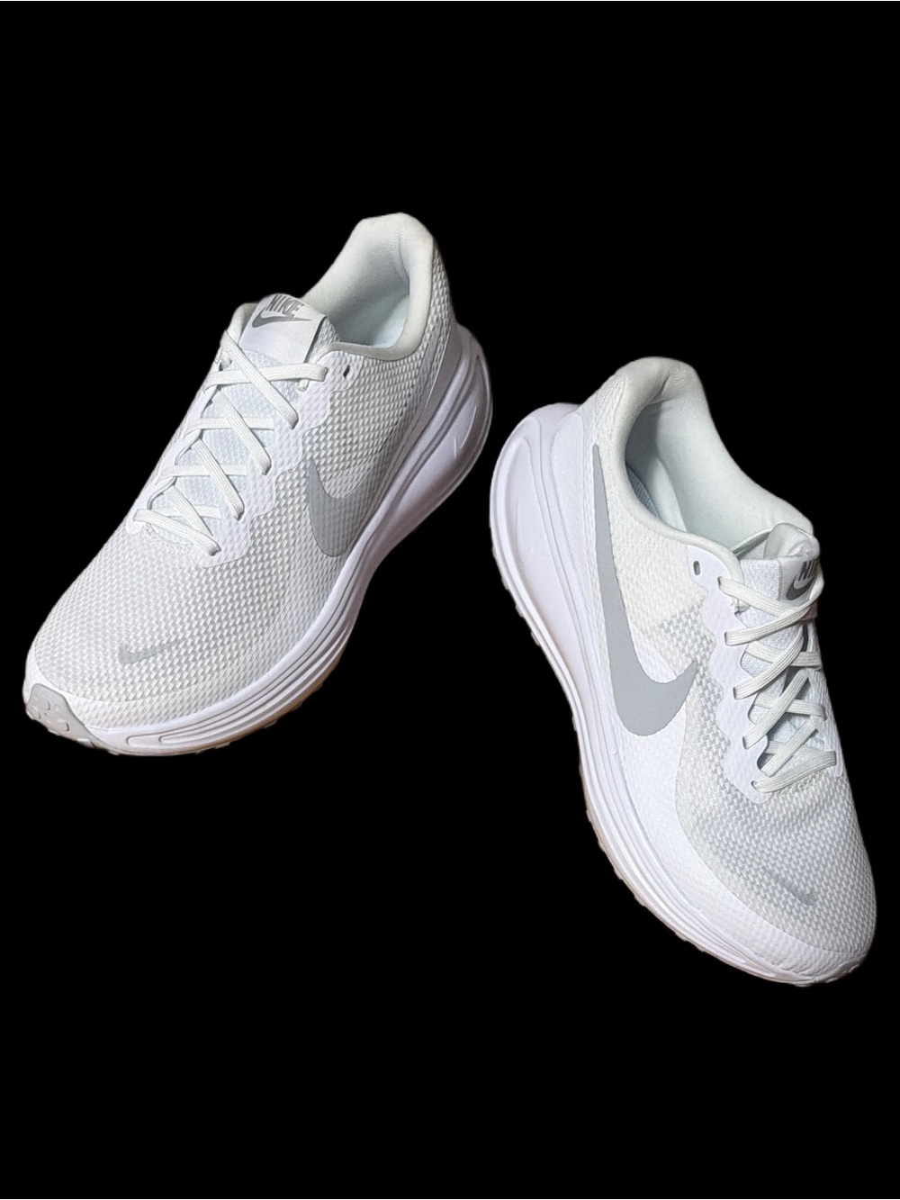 Nike REVOLUTION 8 White/Pure Platinum Runners Men’s size 11 *NEW*